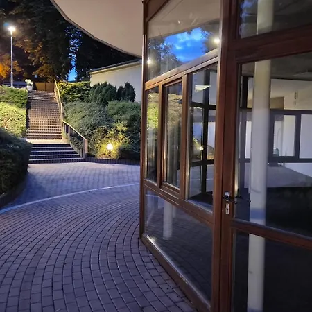 Hotel Wellness Radnice Dobrovice 酒店