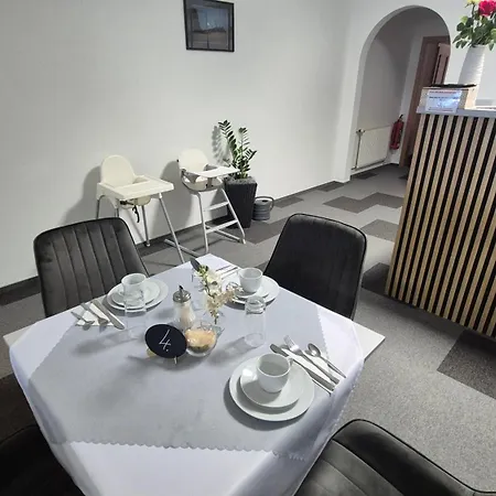 酒店 Hotel Wellness Radnice Dobrovice *